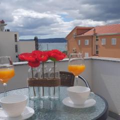 Luxury apartment with terrace Castel