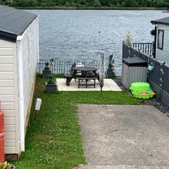 Lovely 4 berth caravan on 7 Lakes Country Park at Crowle North Lincolshire