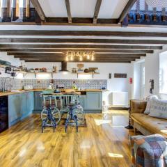 Unique Cottage The Old Stables Pembrokeshire Sleeps 8 - Welsh Tourist Board Award 5 Stars