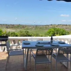 Sol-y-Days Flamant, Superbe appartement en rez de jardin avec grande terrasse et jardinet, face a la mer