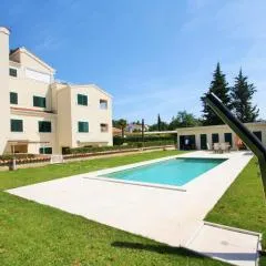 One Bedroom Apartment Bonsai with shared Pool