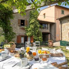 Stone built farmhouse Antica Torre by VacaVilla