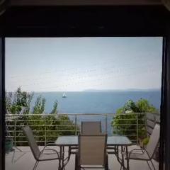 ΖΩΗ ΣΤΟ ΚΥΜΑ- Life on the wave