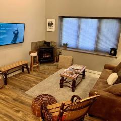 Mammoth Estates Condo - Free Parking & Pet Friendly