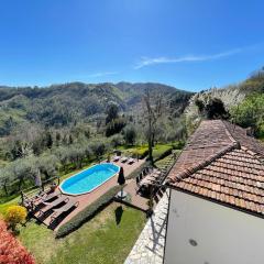 Holiday villa with private pool, spectacular views and close to Lucca Pisa Florence