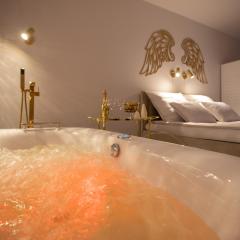 Gold Luxury Romantic SPA Suite Private Jacuzzi & Sauna