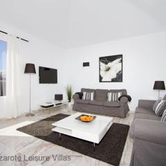 Villa Benedicte sea view, heated pool, bedroom A/C, WiFi, SKY, short walk to Puerto del Carmen