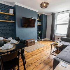 Quirky Newly Renovated Central Apartment with Parking - Cobalt Levels