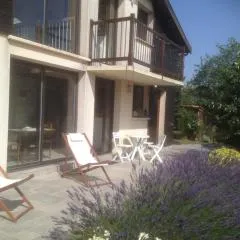 Maison sur la colline cheminée WIFI proche Thermes