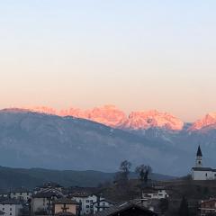 Appartamento luminoso, giardino, vista Dolomiti.