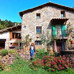 Rural Salut - Cal Peguera, casa de cuento en medio del bosque