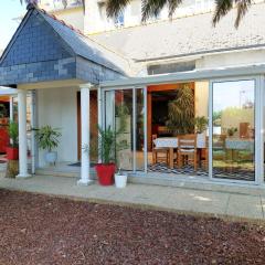 Holiday home with indoor pool, Plounéour-Brignogan-Plages