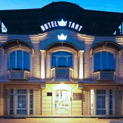 Hotel Taht