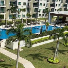 Amazing Condo with great Pool and 24/7 security