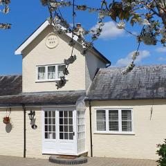 Exclusive Coach House with Lakeside Hot Tub on Country Estate