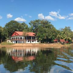 Lao Lake House