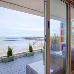 Largigi offering two amazing panoramic sea front apartments