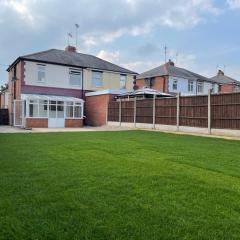 Worksop Newly Refurbished 3-Bedroom House