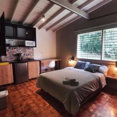 Studio apartment for 2 people in Poblado FRN105 By Roots Rentals
