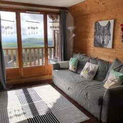 Lama-Gîte-des-Puys T3 Lamado vue époustouflante sud avec grande terrasse