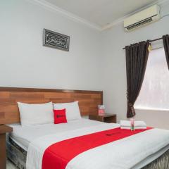 RedDoorz Syariah Near Tugu Dodol Kandangan