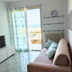 Appartamento a Riccione con balconcino vista mare