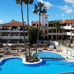 Apartment with pool and gardens near the coast
