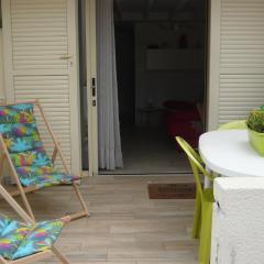 MAISONNETTE AU BORD DE L ETANG