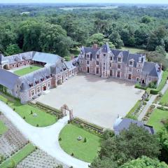 GITE DANINOU; meublé 3 chambres avec terrasse (1er étage du château) , salon et cuisine ouverte