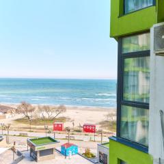 Redmarine Apartment- Spa n Pool resort- parking
