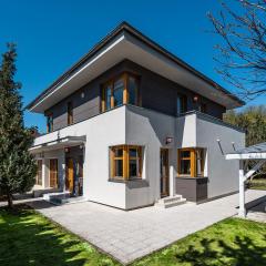 Serenity Prague Villa with garden jacuzzi