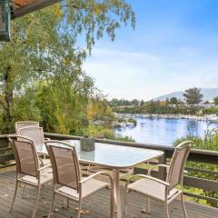 Rutherfurd Lakehouse - Taupō Holiday Home