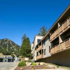 One Bedrooms At Snowbird Condos Slopeside - Free Wifi & Assigned Parking!