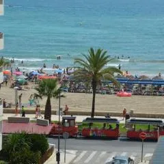 Apartamento céntrico en la playa con piscina.