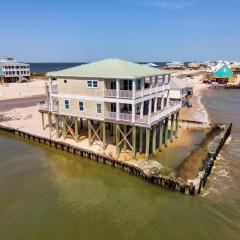 Shamrock Shores - GULF FRONT west end PET FRIENDLY property with room for everyone, 3 Master suites! home