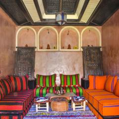 Room in Lodge - Authentic and pittoresque room for 3 people in Tamatert, Morocco