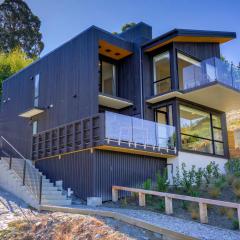 Lake View Villa - Queenstown Holiday Villa