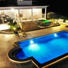 Sunset Villa by Laranjal Rentals