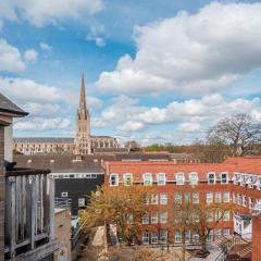 Cosy Two Bedroom Double En-Suite - Cathedral Views