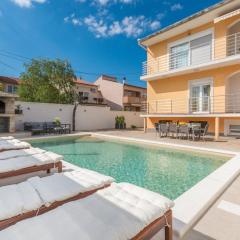 Apartment Pavla with pool