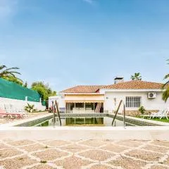 Lovely Home In Valencina De La Concep