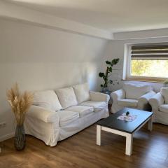 Ferienwohnung mit Balkon und Garten OG