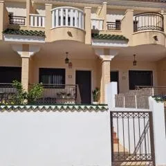 AGRADABLE ADOSADO CON PISCINA