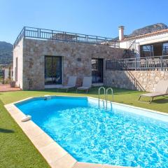 Villa avec piscine chauffée et vue mer proche centre et plage de Calvi