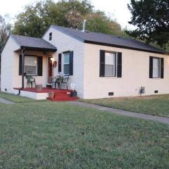 Charming 2 bedroom Retreat minutes from Downtown