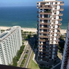 Apartamento em Condominio na Beira da Praia da Barra da Tijuca