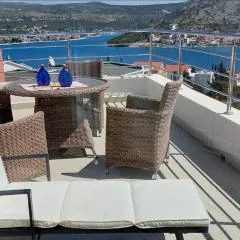 Penthouse Sea View Apartment Rogoznica