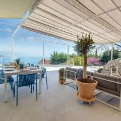 Premium villa, heatable infinity pool, jacuzzi and seaview, beach and city just 10min by foot