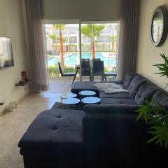 Appartement vue piscine bien équipé et bien ensoleillé