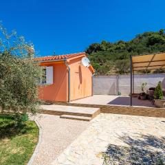 Amazing Home In Mundanije With 1 Bedrooms, Jacuzzi And Wifi